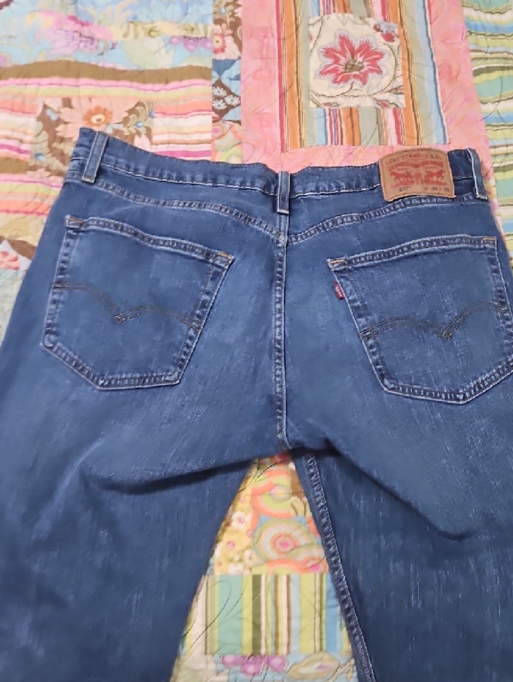 Men's Levi Blue Denim Jeans 36x30 - Picture 3 of 5